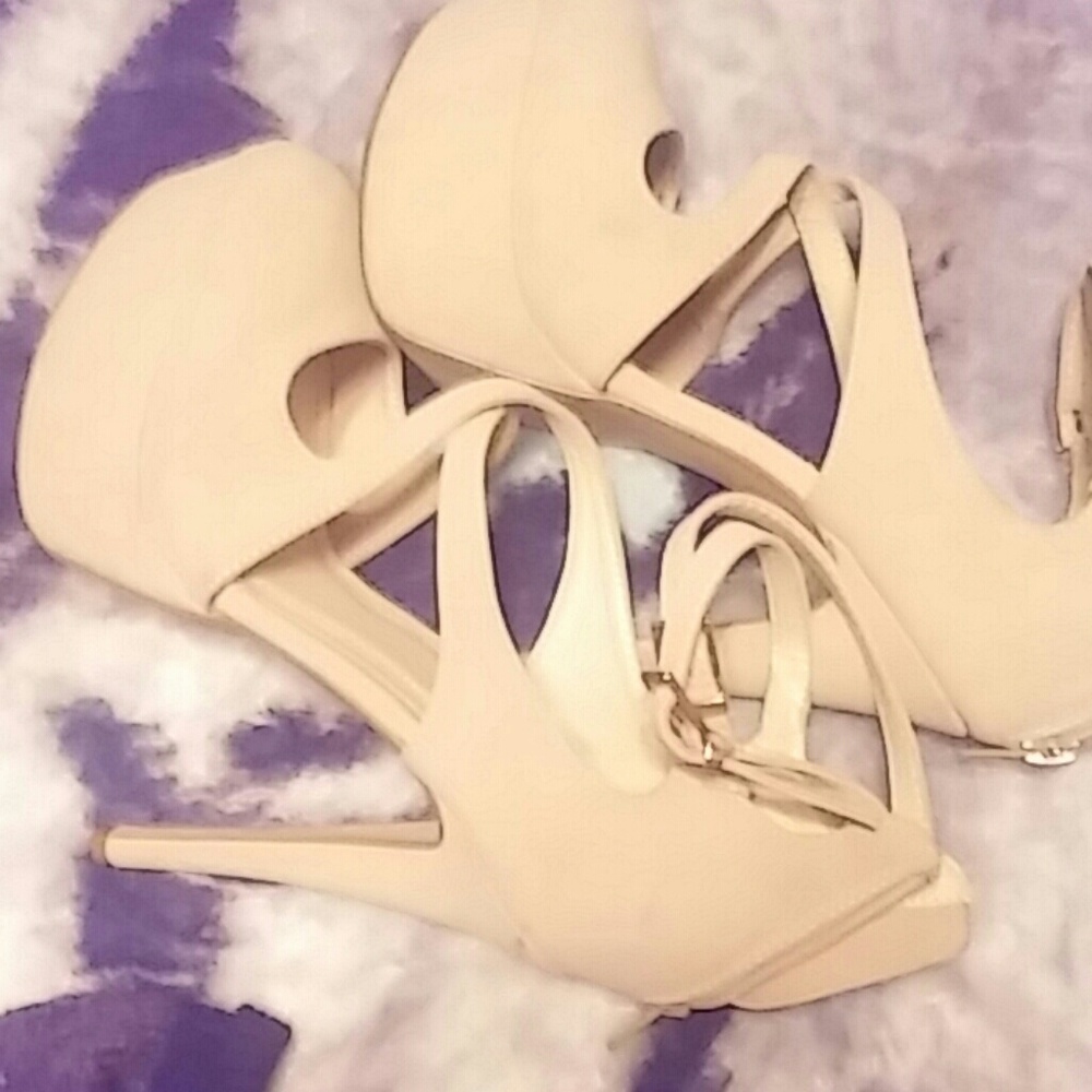 High heels - Picture 2 of 3